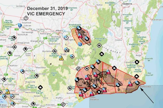 Map showing warning areas near bushfires in Victoria, Australia. The areas with a black line and grey fill are designated for evacuation. The red lines indicate “emergency warning”. The arrow points toward Mallacoota, Victoria. The width of the largest emergency warning area is approximately 204km (110 miles), east to west. Map by Vic Emergency, Dec. 31, 2019